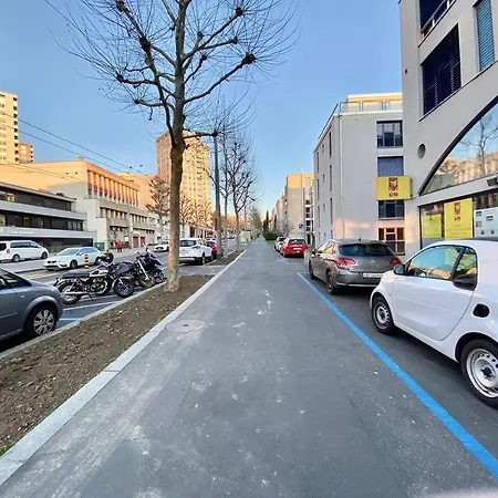 Your Bright And Spacious By The Apartament